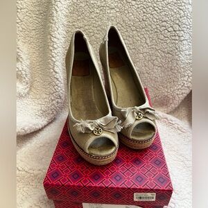 TORY BURCH 10M JACKIE Wedge Espadrille Shoe Beige GOLD WASHED Peep-Toe